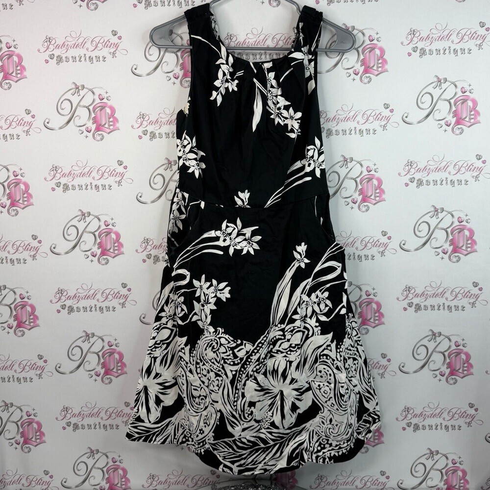 Hawaii dress floral flowy paisley Elegant Black and White Floral Dress